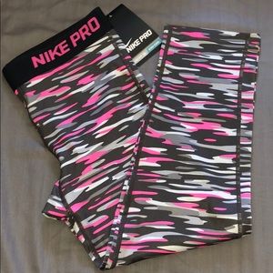 Girls NIKE Pro Capris